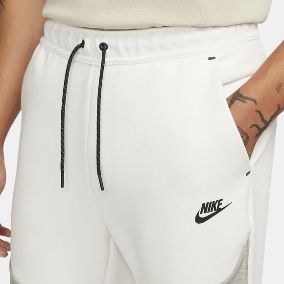 Nike Sportswear Men's Tech Fleece Joggers Pants - Picture 3 of 6
